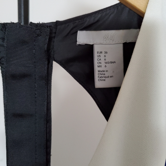 H&M Pleated dress Size 6 - Picture 5 of 6